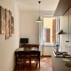 Nice & Roomy Behind The Uffizi Museum Appartement